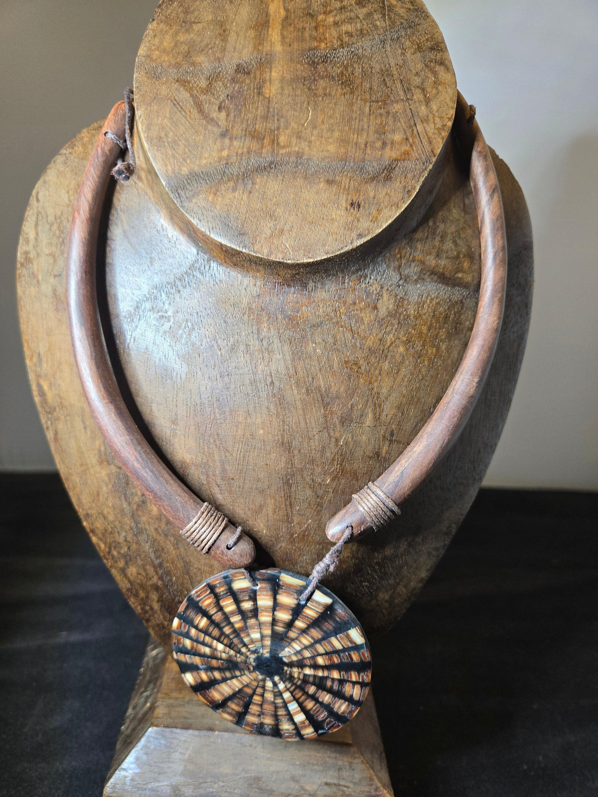 Shell and wood choker - Ase Origins