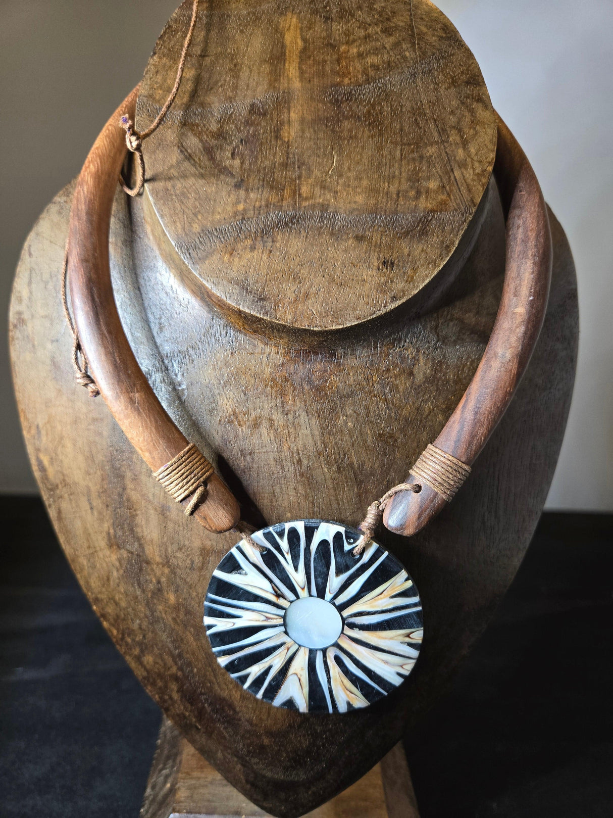 Shell and wood choker - Ase Origins